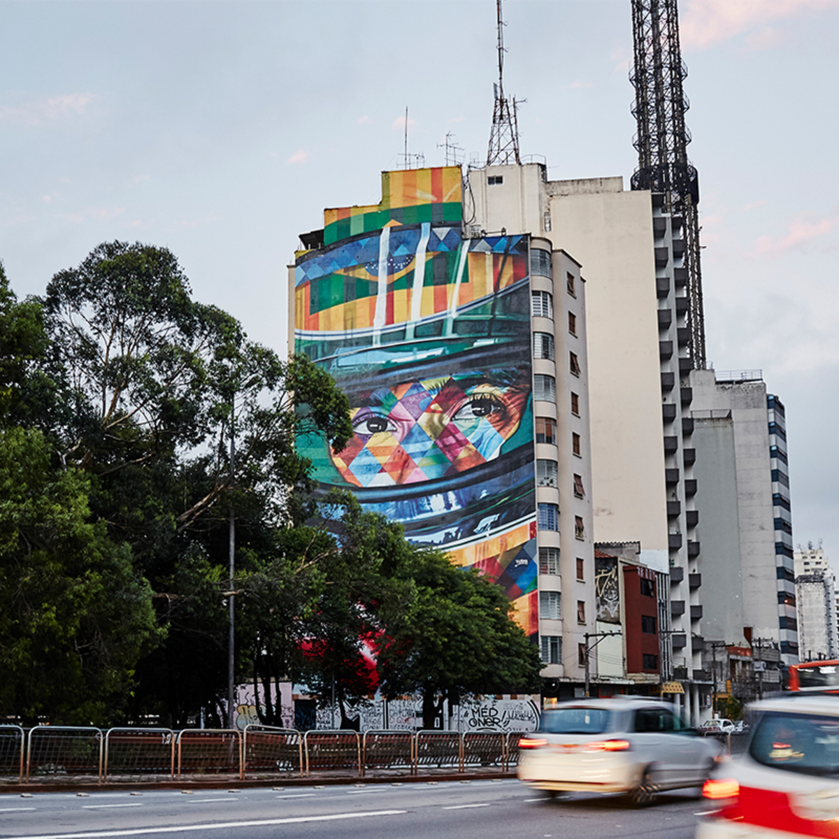 Eduardo Kobra's large Ayrton Senna mural painted onto the side of a tall building in São Paulo, Brazil