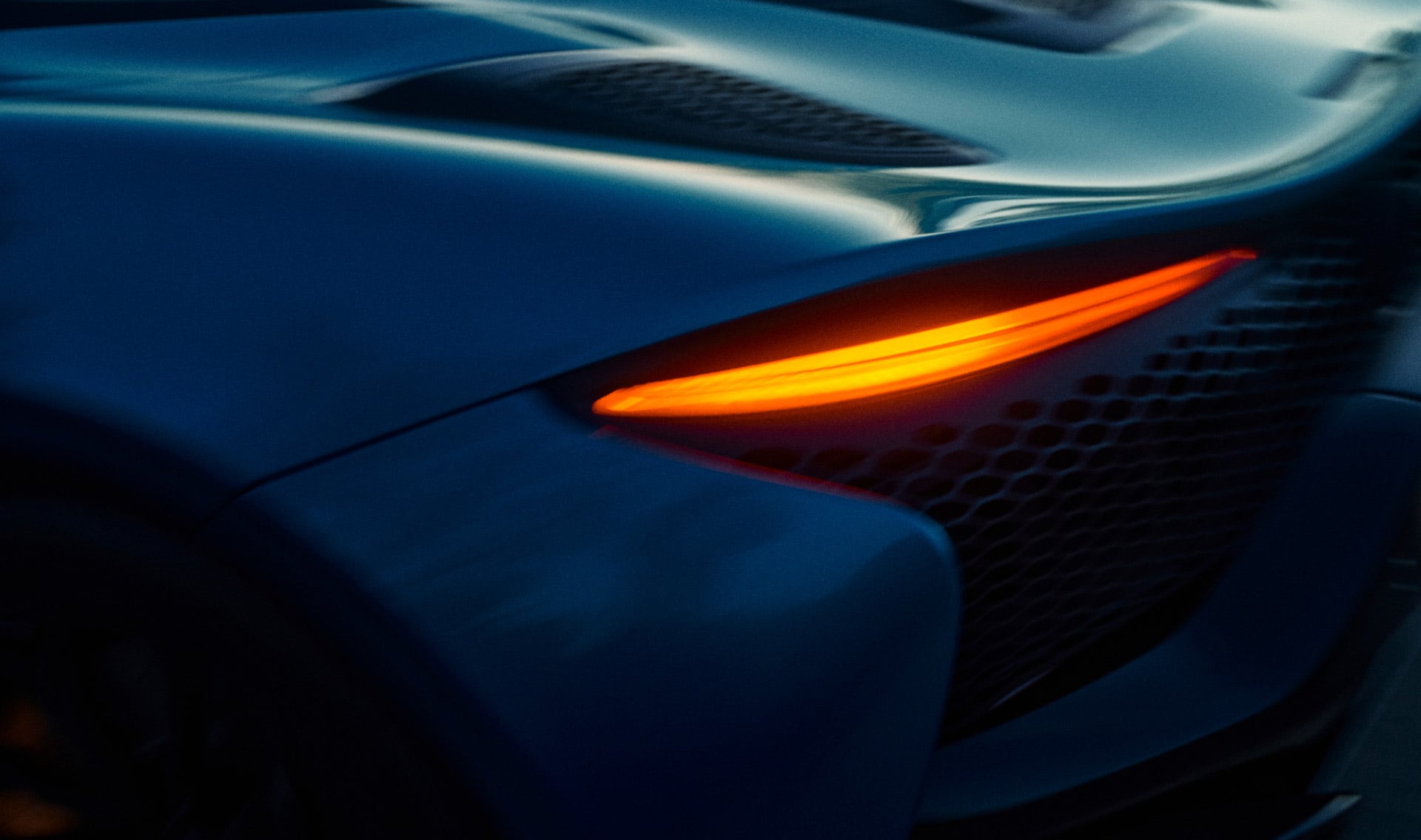 McLaren Artura Spider tailight.