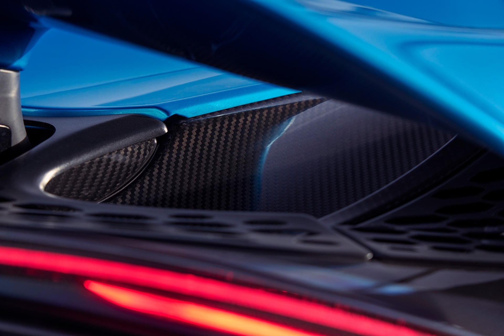 Close up of carbon detail on a blue McLaren 750S.